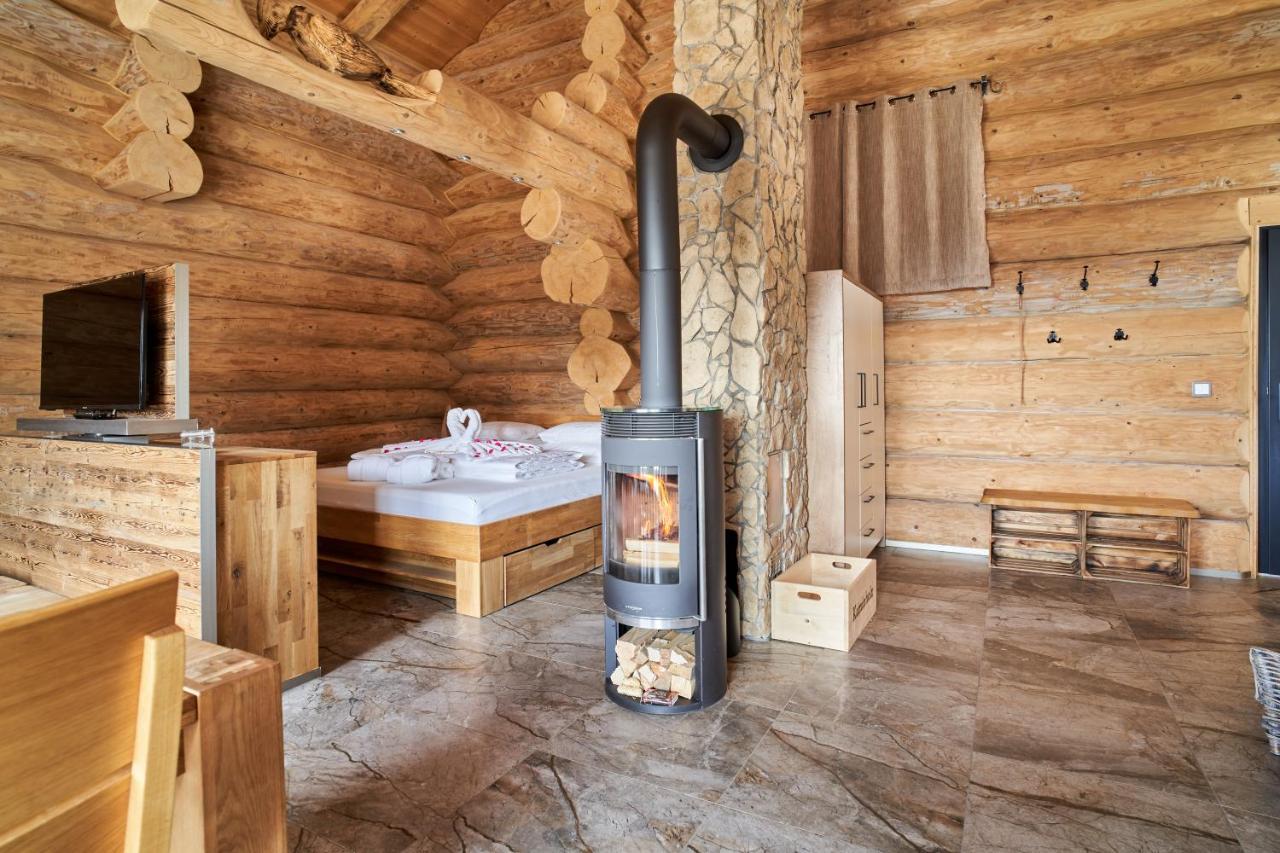Blockhausen Luxus Chalets Oberschwarzenberg Exterior foto